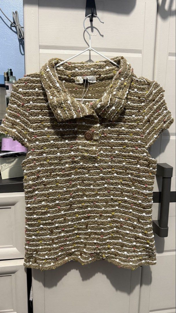 Chunky Knitted Pompom Top (Category: Blouses) located in Quezon City. Submitted by dinesaur (Listing ID 1464265291, Image 1). Description: .