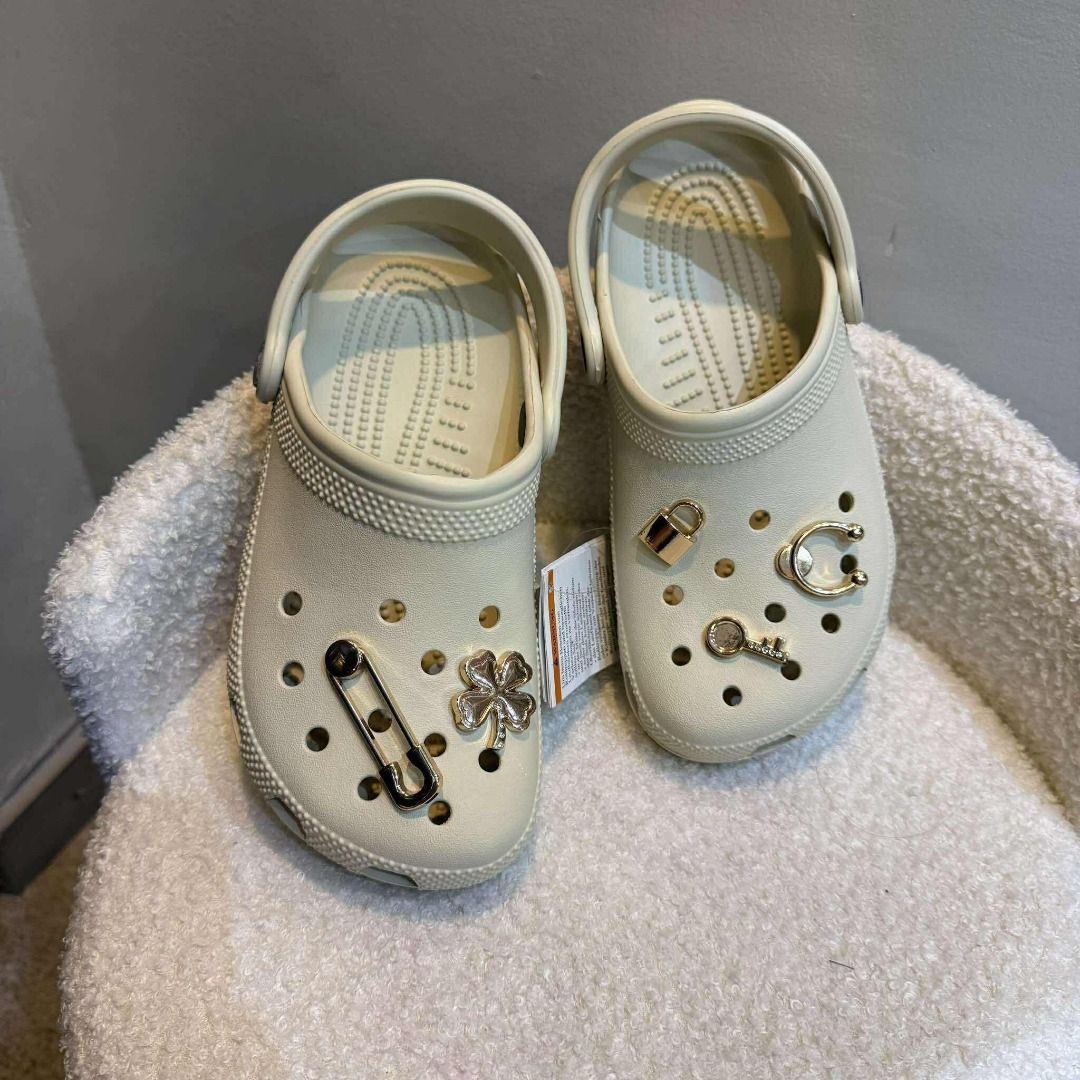 Classic Clog in Bone (Category: Shoe inserts) located in Rizal. Submitted by hiraya16 (Listing ID 1464165738, Image 1). Description: Available Onhand ready to ship Unisex - Sizes available? DM ✉️ J&T - Lalamove - LBC.