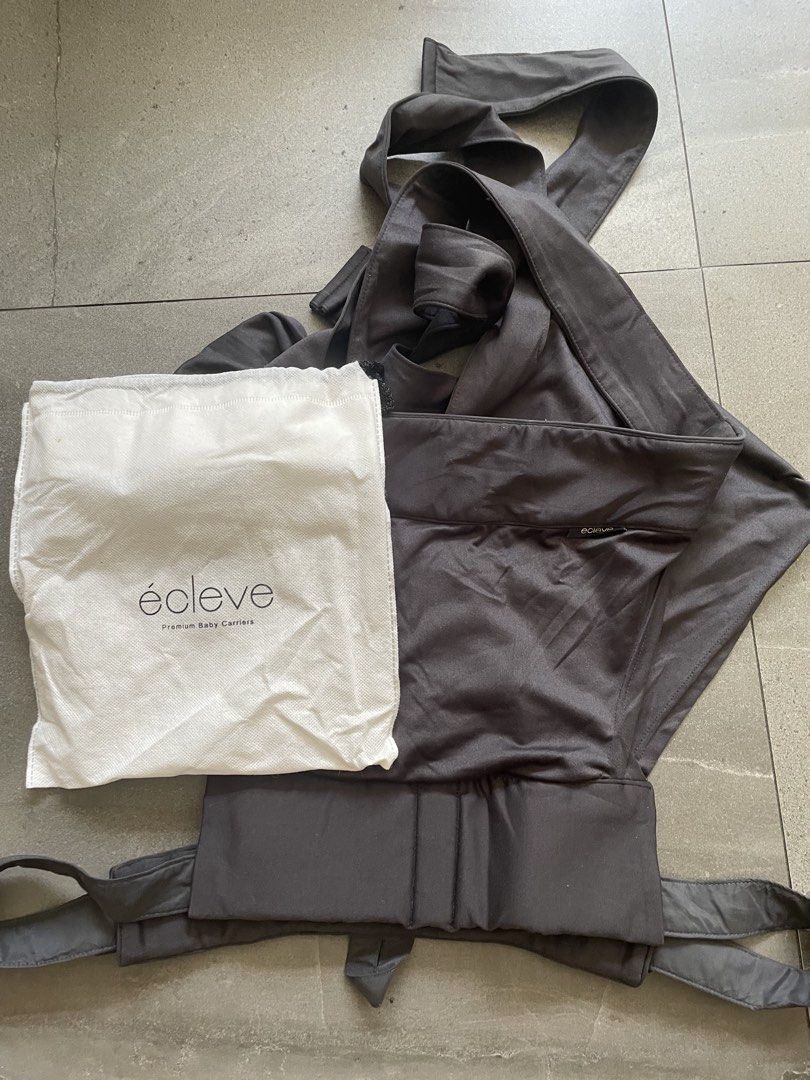 Ecleve Premium Sling Plus Baby Carrier (Category: Carriers & Slings) located in Paranaque City. Submitted by camdrs (Listing ID 1464234914, Image 2). Description: Éclèvé premium baby carrier - Dark grey color - Best for newborn until 1+ yo - Comes with original storage pouch - Adjustable straps for a comfortable fit - Easy to use and store.