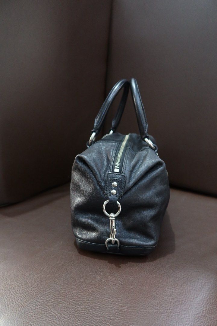 Coach Ashley Satchel Black Small (Category: Luxury Bags & Wallets) located in Manila. Submitted by dragonflyvintage_ (Listing ID 1464190703, Image 3). Description: 𝐂𝐂𝐇 𝐀𝐒𝐇𝐋𝐄𝐘 𝐒𝐀𝐓𝐂𝐇𝐄𝐋 𝐁𝐋𝐀𝐂𝐊 𝐒𝐌𝐀𝐋𝐋 Black Leather 👜 TO CLAIM: Comment MINE or RESERVE. * MINE — ₱4,299 *full payment in 24hrs * RESERVE — ₱4,399 *₱500 deposit + balance within 3 days ☑️ CONDITION A — EXCELLENT - well-preserved - minimal signs of use - Fully-functi