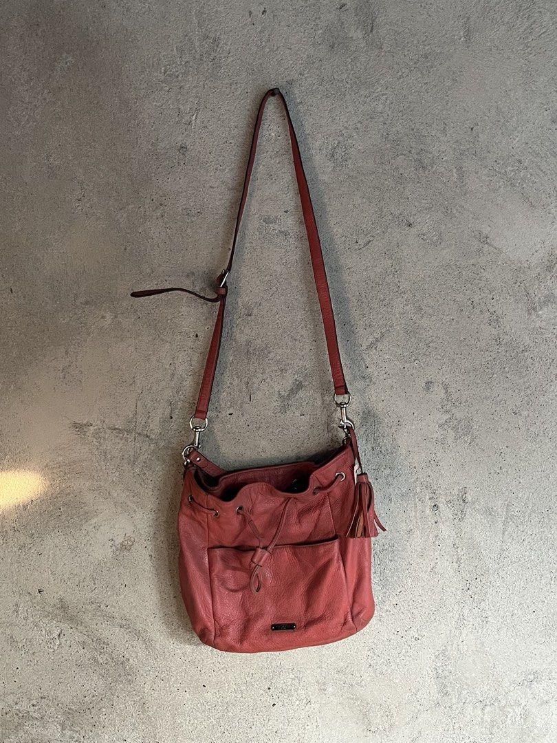 Coach Avery Peach 2 Way Bucket Bag (Category: Cross-body Bags) located in Adams. Submitted by princess.maggie (Listing ID 1464233355, Image 1). Description: Coach Avery Peach 2 Way Bucket Bag - authentic - needs cleaning only - has minor issue. see last pic - color peach.