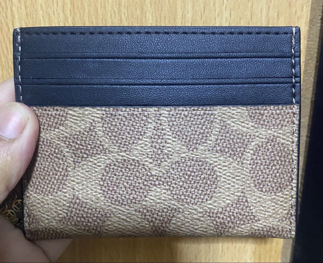 💯coach cardcase (Category: Luxury Bags & Wallets) located in San Luis. Submitted by jena247 (Listing ID 1464176764, Image 1). Description: sale!!!sale!! with tag and paper bag.