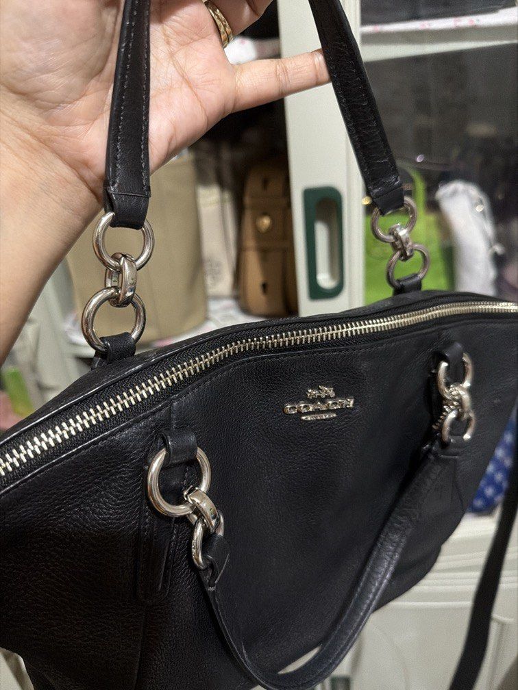 Coach Crossbody (Category: Cross-body Bags) located in Davao. Submitted by mydearest20 (Listing ID 1464310057, Image 3). Description: original coach 💯 legit soft pebble leather 2way preloved but well 🥰 loved.