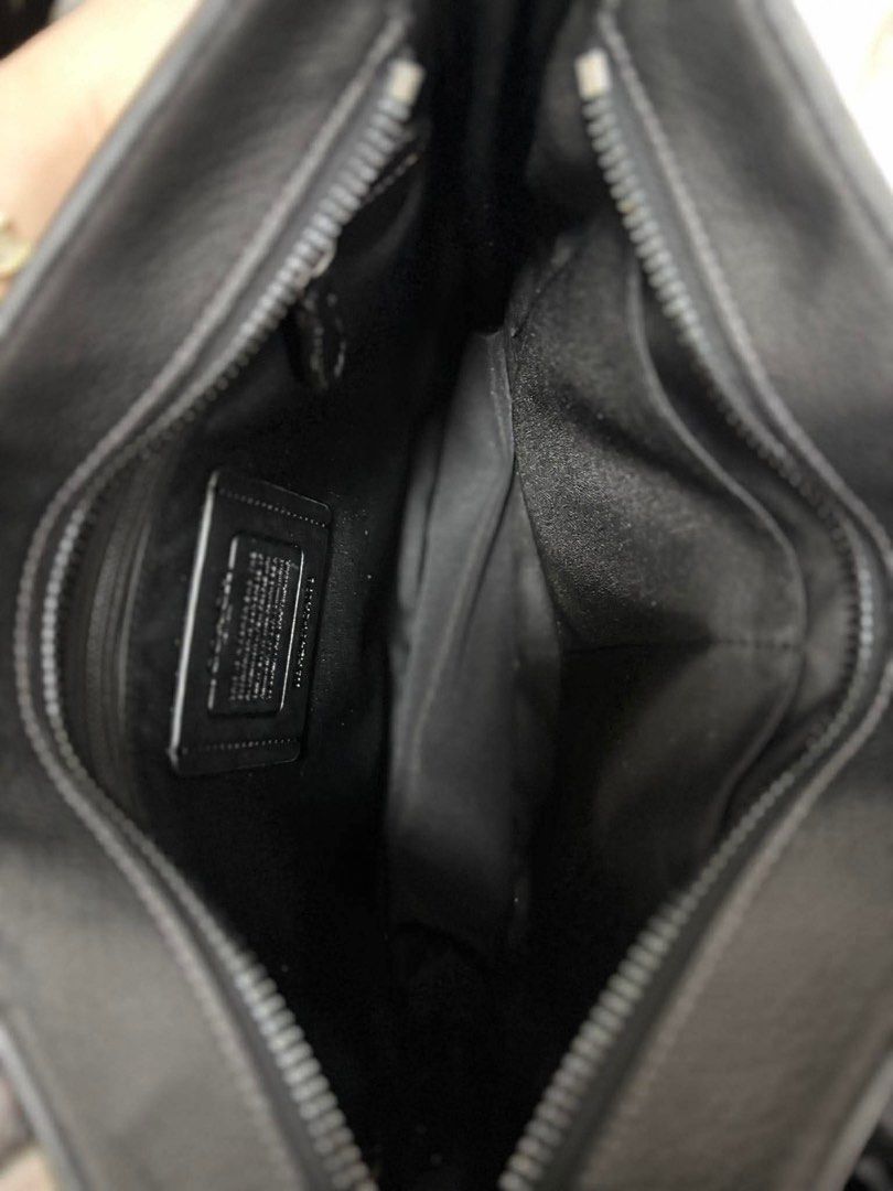 COACH DISTRICT CROSSBODY (Category: Sling Bags) located in Manila. Submitted by seresaa_authentics (Listing ID 1464143251, Image 3). Description: 💯 authentic/Original Location: Nova QC ONHAND Ready to ship/lalamove Fb: Seresa’s authentic bags and wallets .