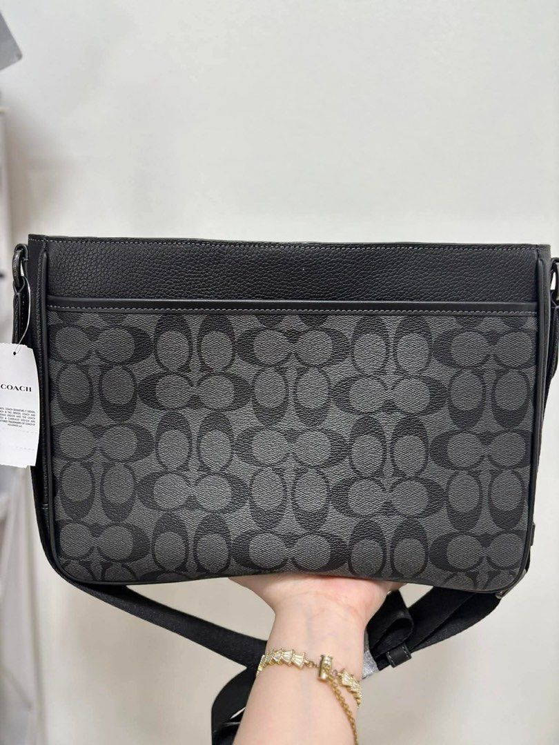 COACH DISTRICT CROSSBODY (Category: Sling Bags) located in Manila. Submitted by seresaa_authentics (Listing ID 1464143251, Image 1). Description: 💯 authentic/Original Location: Nova QC ONHAND Ready to ship/lalamove Fb: Seresa’s authentic bags and wallets .