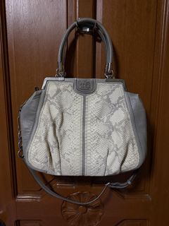 (Category: ) located in . Submitted by aprilluxcloset0812 (Listing ID 1463373165, Image 1). Description: .