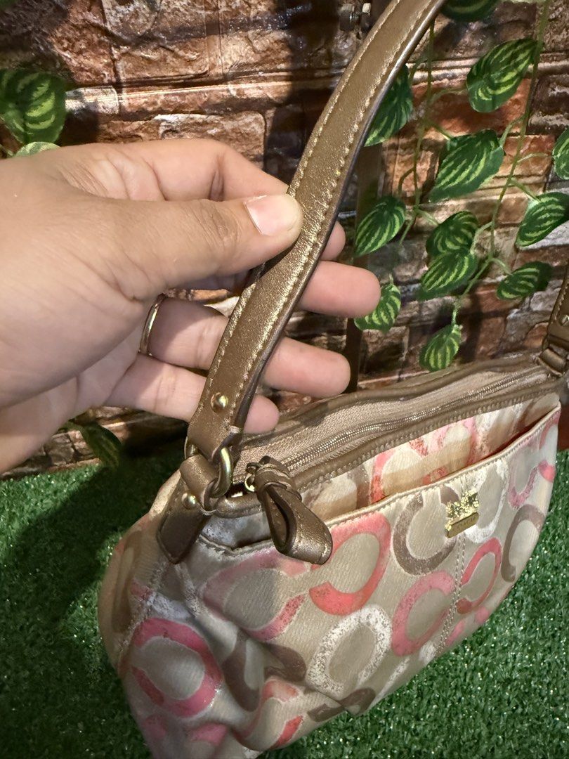 Coach Kili Bag (Category: Luxury Bags & Wallets) located in Bacolod City. Submitted by aizaramas (Listing ID 1464224295, Image 3). Description: .