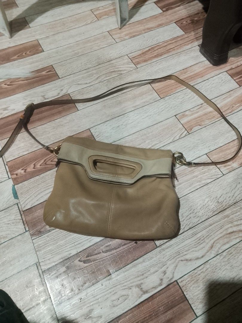 Coach Leather Shoulder Bag (Category: Luxury Bags & Wallets) located in Quezon City. Submitted by theoneshop1 (Listing ID 1464269210, Image 1). Description: - Authentic Coach crossbody bag in tan leather. - Features a stylish and secure zipper closure. - Interior lined with a fun, bright pink fabric. - Crafted from genuine full-grain cowhide leather (China). - Natural grain variations are characteristic of the material. - Serial number: N° M0826-