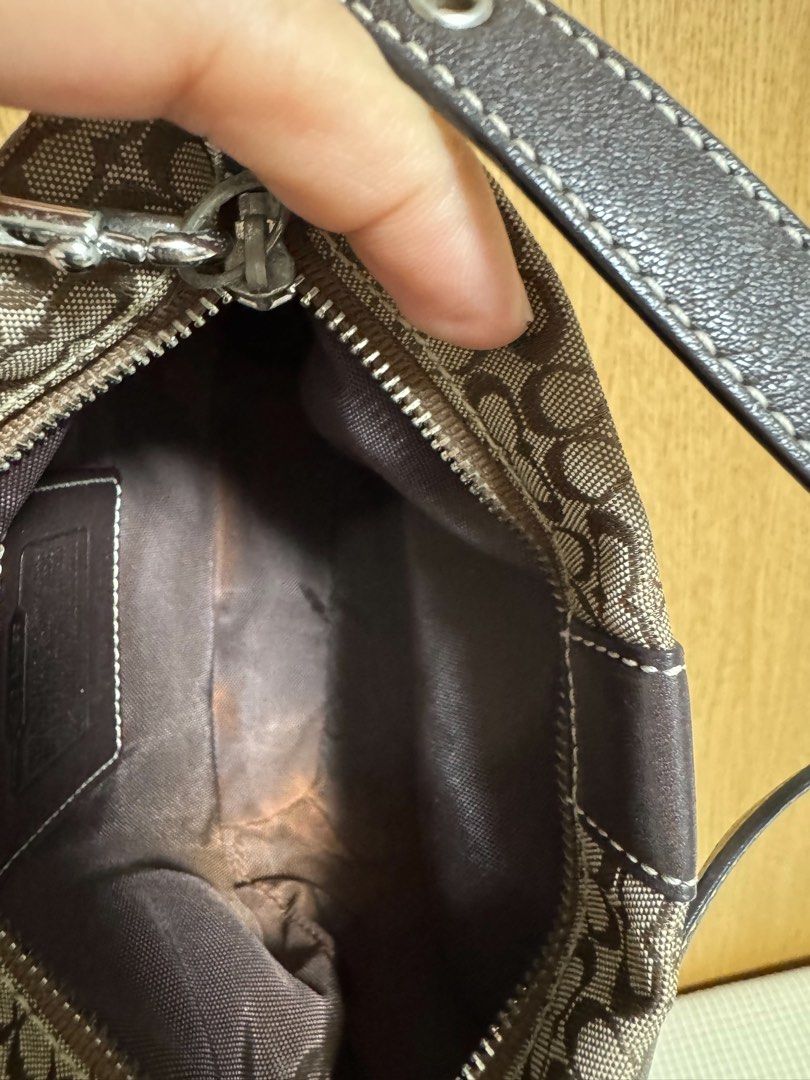 Coach mini phoebe (Category: Shoulder Bags) located in Baguio. Submitted by aa_kapreloved (Listing ID 1464251746, Image 2). Description: .