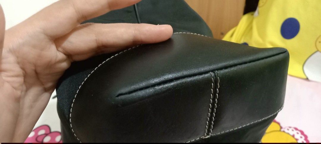 Coach nylonTote Bag (Category: Luxury Bags & Wallets) located in Gapan. Submitted by montesnora80204 (Listing ID 1464152168, Image 3). Description: Kowts nylon (school bag) 1800 Anjan Yun issue: rubber lining & some rubs s corners No hangtag,, good condition pa to ,guds pa for personal use,, Wag baratin ,, Sa ukayan Sa mall Yun 1800 nio halos parang basahan na itsura,, +Sf via j&t Location nueva Ecija.