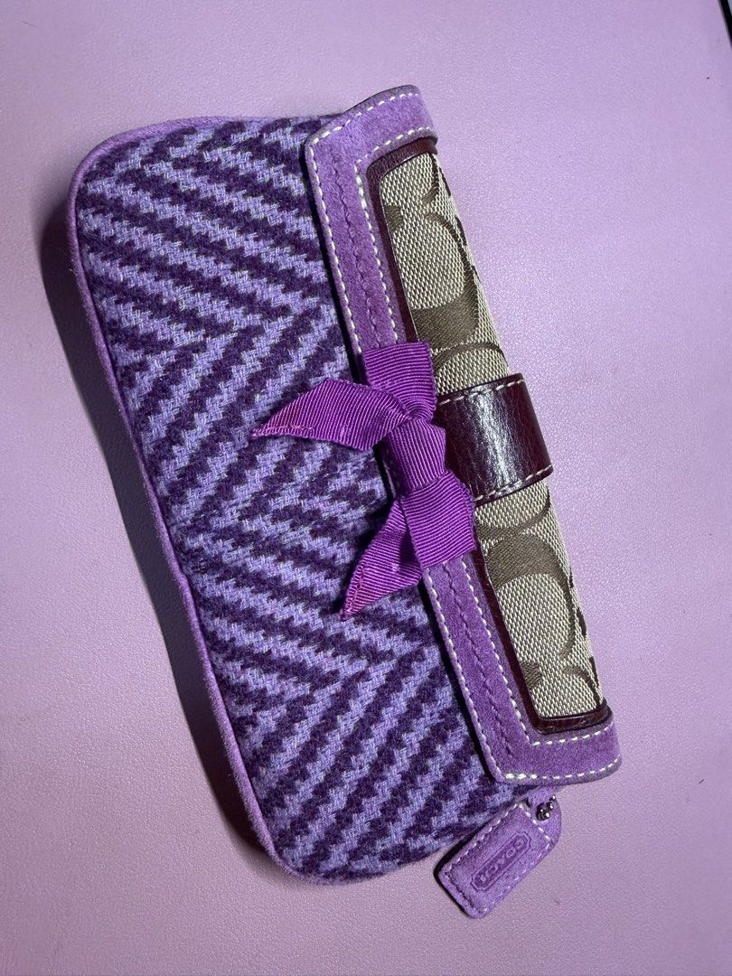 Coach Purple Herringbone Wristlet Wallet (send offer) (Category: Purses & Pouches) located in General Mariano Alvarez. Submitted by naoribear (Listing ID 1464315532, Image 2). Description: Send offers please Price based on listings online (open to offers) Only missing the lanyard - Adorable purple tweed Coach pouch - Elegant suede trim - Classic Coach monogram pattern on the flap - Secure buckle closure with a charming bow detail - Ideal size for