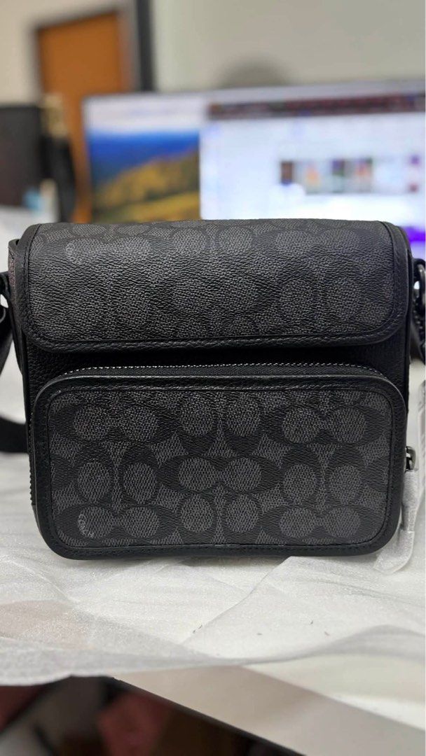 COACH SULLIVAN FLAP (Category: Clutches) located in Manila. Submitted by seresaa_authentics (Listing ID 1464157840, Image 1). Description: 💯 authentic/Original Location: Nova QC ONHAND Ready to ship/lalamove Fb: Seresa’s authentic bags and wallets MOD: Lalamove, JNT, Joyride, Grab or LBC .
