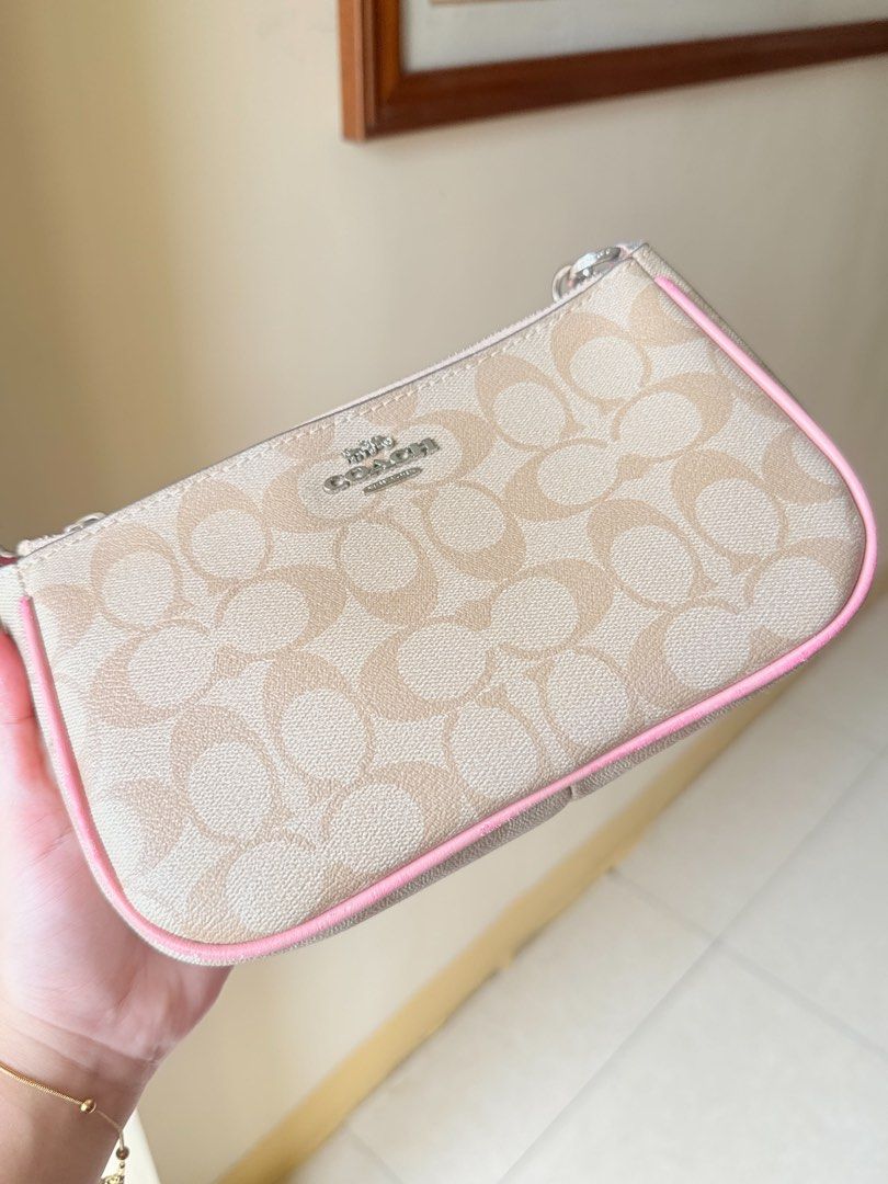 Coach Teri Shoulder Bag (Category: Shoulder Bags) located in Manila. Submitted by jamesyoungdope (Listing ID 1464221113, Image 1). Description: ✨Features: Trendy 90s shoulder bag / baguette style in khaki signature canvas with cute light pink leather trim and matching hangtag..