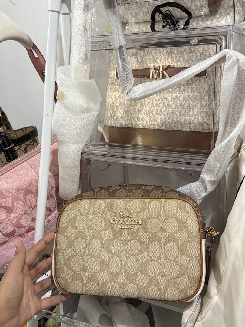 Coach Tri-Color Camera Sling Brand New (Category: Cross-body Bags) located in San Fernando. Submitted by lei_sheena (Listing ID 1464275914, Image 2). Description: Brandnew Authentic Original .