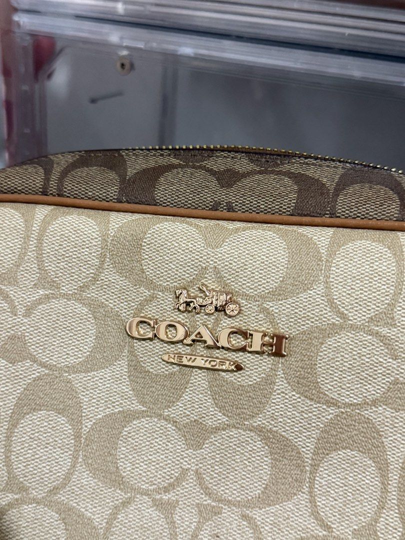 Coach Tri-Color Camera Sling Brand New (Category: Cross-body Bags) located in San Fernando. Submitted by lei_sheena (Listing ID 1464275914, Image 3). Description: Brandnew Authentic Original .
