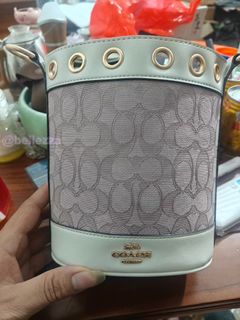 （分類：）位於 。 由 bellezza. 提交（商品編號 1464194846，圖片 1）。簡介： 。