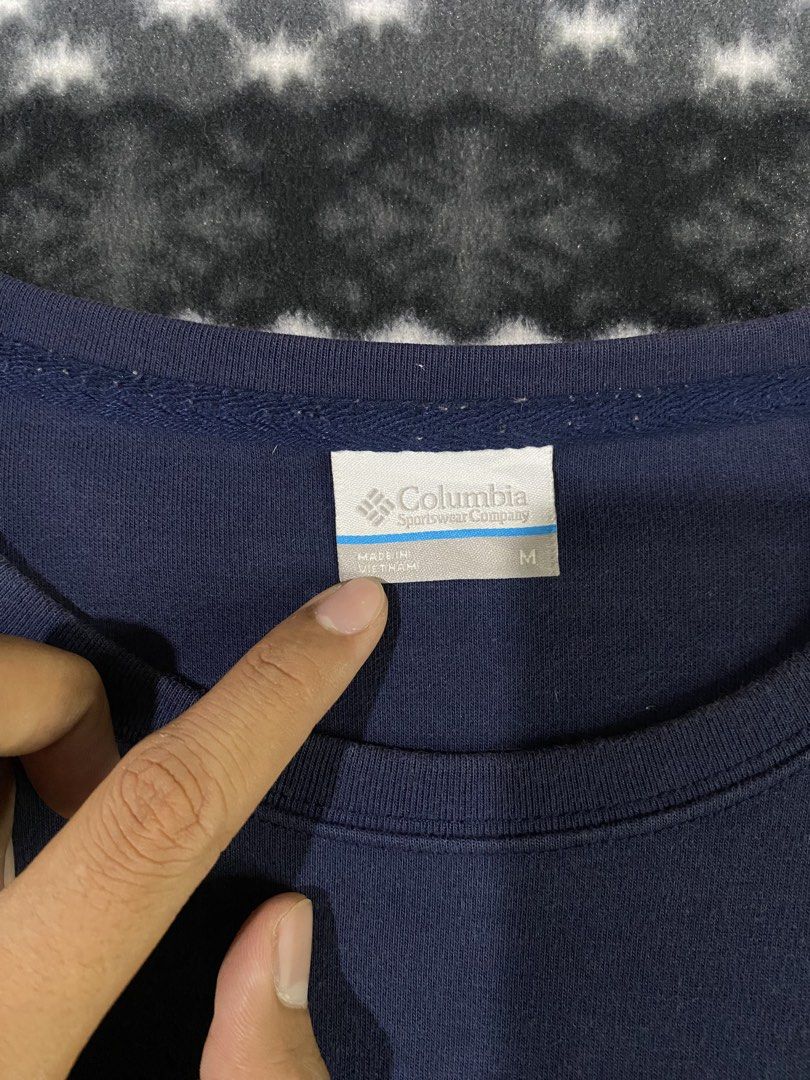 Columbia (Category: Coats, Jackets and Outerwear) located in General Santos City (Dadiangas). Submitted by nokkie_thrift (Listing ID 1464309909, Image 3). Description: Columbia Good condition Dimes 21x26 Color rate 8.5/10 Issue good fade.
