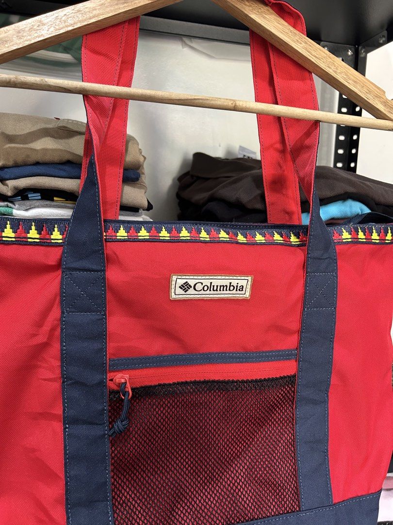 Columbia tote bag (Category: Sling Bags) located in Cavite. Submitted by arvinroderos (Listing ID 1464160479, Image 2). Description: columbia tote bag no issue good as new double zip 850.