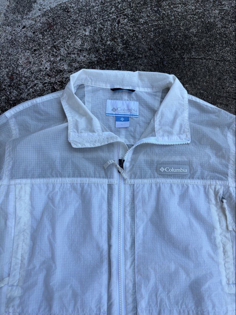 Columbia Windbraker (Category: Hoodies) located in Salay. Submitted by chazzxxx (Listing ID 1464183698, Image 3). Description: Columbia windbreaker Size: L28 W23 Like new Issue small stain need wash Color rate 8/10.