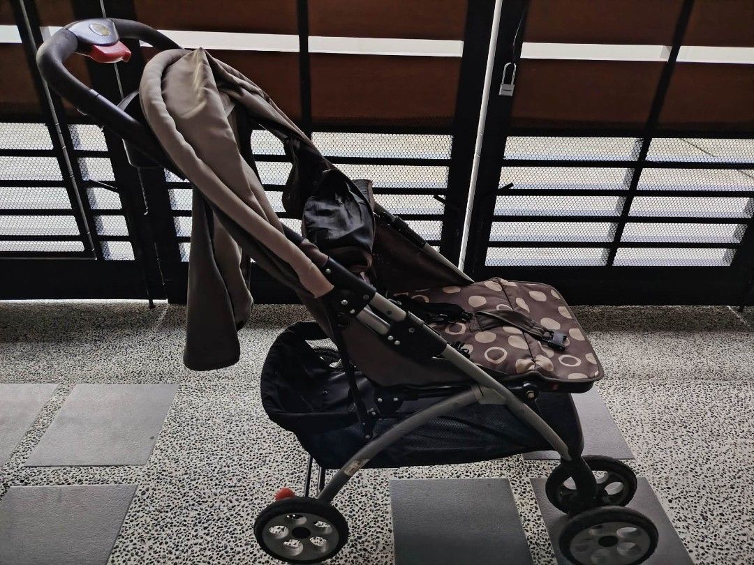 Combi Stroller - Lightweight and Compact (Category: Strollers) located in Quezon City. Submitted by tinastankyle (Listing ID 1464233606, Image 3). Description: HEAVY DUTY!!!! - Lightweight and easy to fold, perfect for travel. - Reversible seat for versatile positioning. - Spacious basket for all your essentials. - Sun canopy provides excellent sun protection. - Smooth-rolling wheels for effortless maneuvering. - Ideal for everyday outings and tr