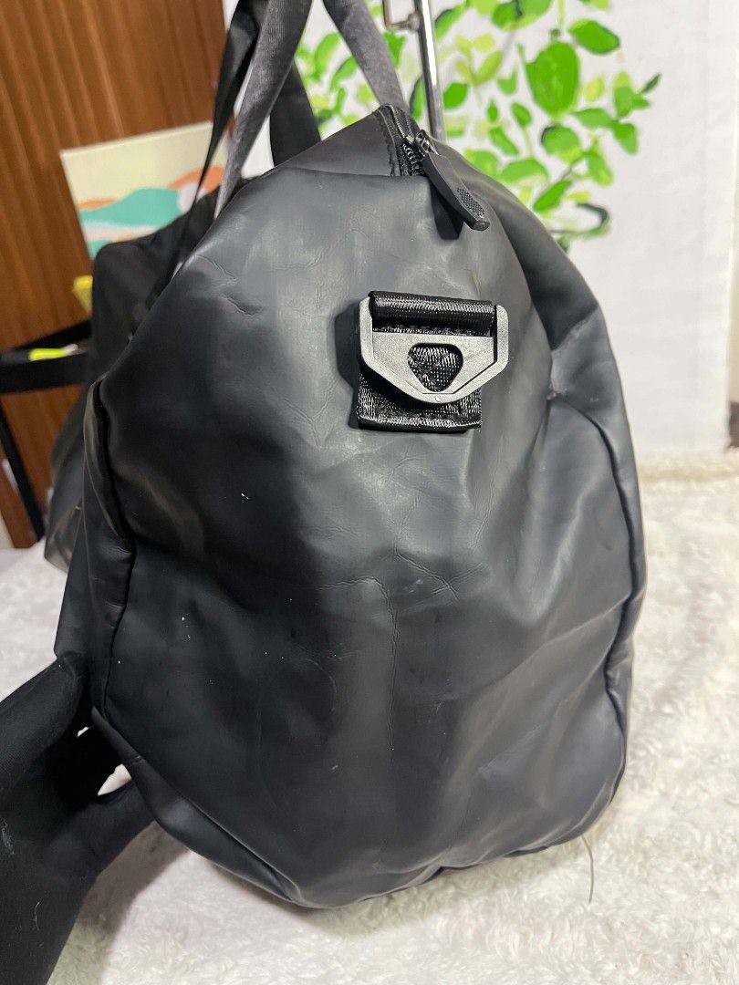 Come knoco travel bag (Category: Briefcases) located in Naawan. Submitted by twilly.apparel2 (Listing ID 1464251481, Image 2). Description: issue may scratches soft leather .