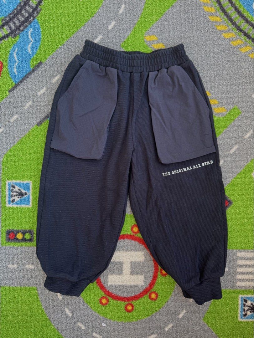 Converse Black Jogger Pants with Pockets Jogging (Category: Babies & Kids Fashion) located in Rizal. Submitted by preloovved (Listing ID 1464237238, Image 1). Description: - Black jogger pants - Elastic waistband and cuffs for a comfortable fit - Two spacious front pockets with contrasting dark grey fabric - 'THE ORIGINAL ALL STAR' text detail on the right leg - Perfect for everyday casual wear, offering both comfort and style Preloved, 2-3yo, po