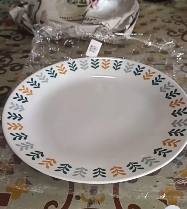 Corelle plate 10.5inch 8pcs (Category: Announcements) located in Sual. Submitted by leana07 (Listing ID 1464277421, Image 1). Description: .