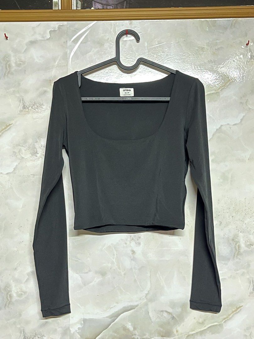 Cotton On Longsleeves (Category: Longsleeves) located in Paranaque City. Submitted by hearty444 (Listing ID 1464302468, Image 1). Description: - size xs.