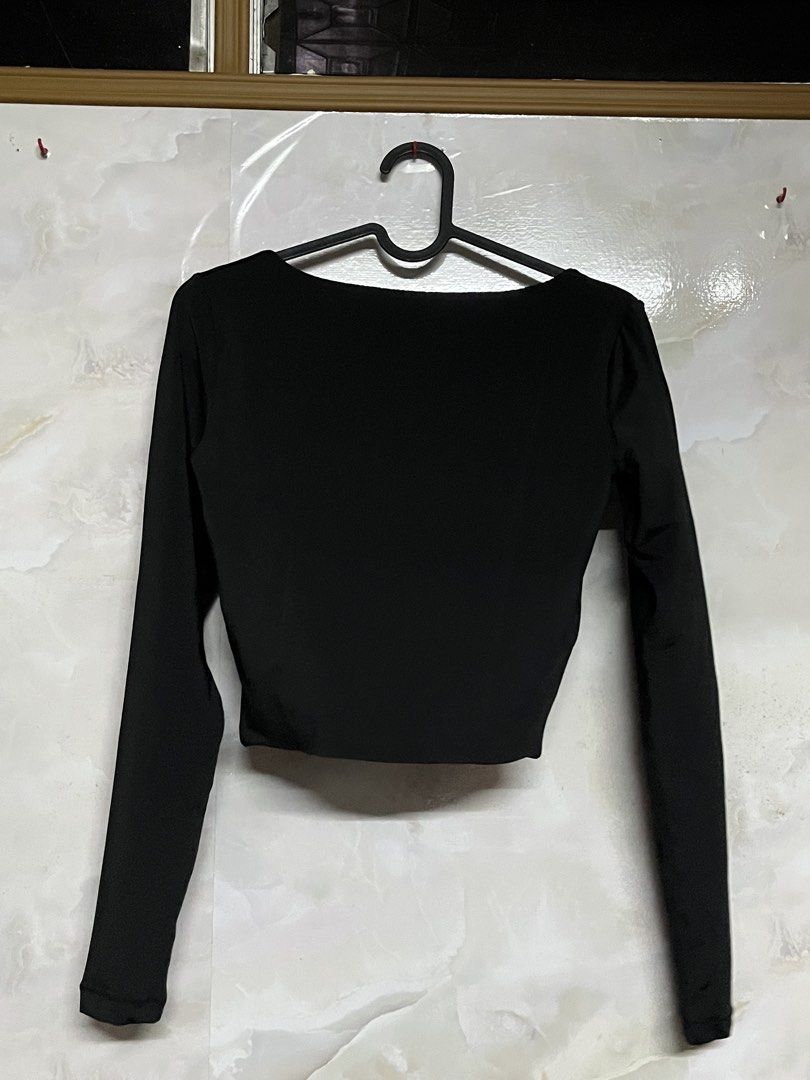 Cotton On Longsleeves (Category: Longsleeves) located in Paranaque City. Submitted by hearty444 (Listing ID 1464302468, Image 2). Description: - size xs.