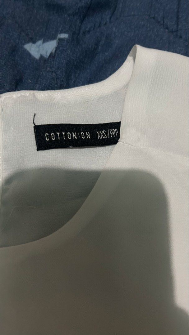 Cotton On XXS/PPP White Top (Category: Sleeveless) located in Lal-Lo. Submitted by pureearth_8c747c (Listing ID 1464250974, Image 3). Description: - White top from Cotton On - Size XXS/PPP - Simple and clean design - Perfect for layering or wearing on its own - Comfortable fabric - Ready for a new home.
