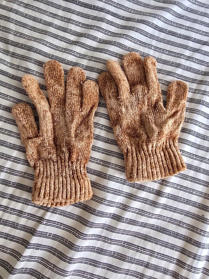 Cozy Brown Chenille Knit Gloves (Category: Gloves) located in Paranaque City. Submitted by incognitopawikan (Listing ID 1464160913, Image 1). Description: - Cozy chenille knit gloves - Warm brown color - Ribbed cuffs for a snug fit - Ultra-soft texture - Ideal for keeping hands toasty on cold days.
