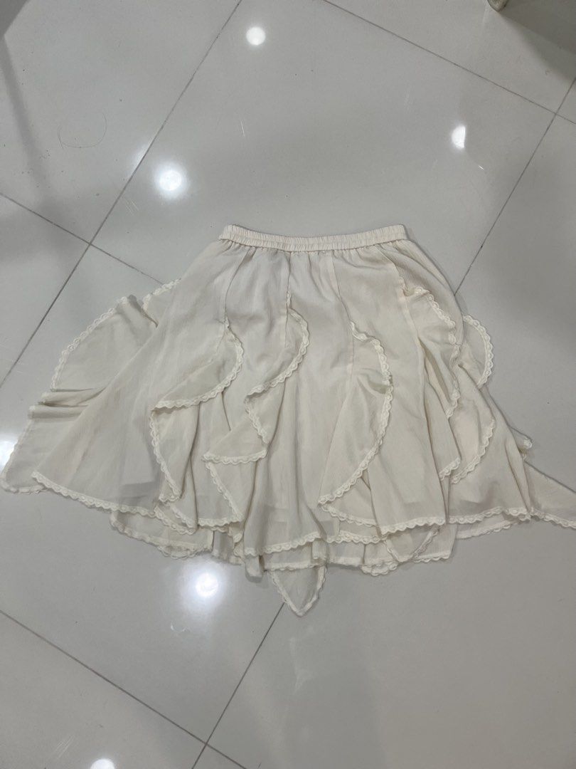 Cream Whimsy Jellyfish Midi Skirt (Category: Skirts) located in Manila. Submitted by riri.to.you (Listing ID 1464299774, Image 3). Description: - fits waistline 24-30” (gartered waist) - lined inside - no flaws.