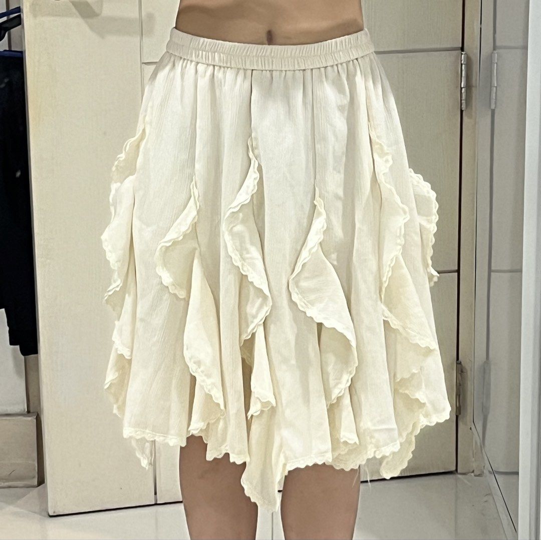 Cream Whimsy Jellyfish Midi Skirt (Category: Skirts) located in Manila. Submitted by riri.to.you (Listing ID 1464299774, Image 2). Description: - fits waistline 24-30” (gartered waist) - lined inside - no flaws.