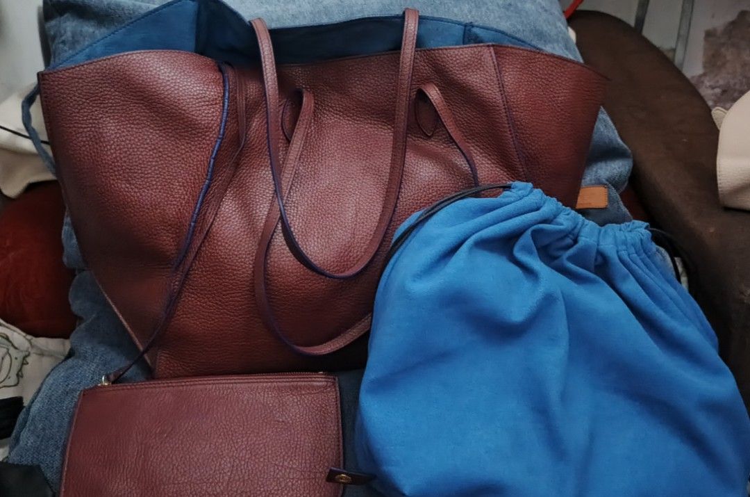 Cristian Marcucci (Category: Luxury Bags & Wallets) located in Urdaneta. Submitted by bernalyn25 (Listing ID 1464195122, Image 3). Description: -Designed with split suede sides that folds outward into a geometrical wing -With removable drawstring pouch interior compartment -With detachable clutch.