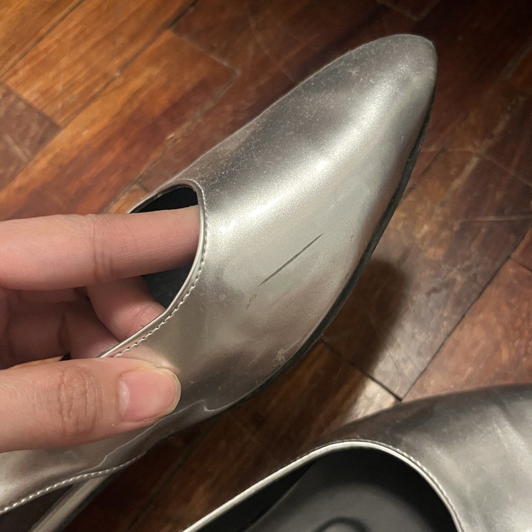 CRIZA Silver Slingback Flats Size 6 (Category: Flats & Sandals) located in Las Pinas. Submitted by thevallerys (Listing ID 1464203945, Image 3). Description: - CRIZA Silver Slingback Flats - Size: 6 - Design: Pointed toe - Features: Elastic strap at the back for a secure fit - Scuff mark in 3rd pic - Used once.