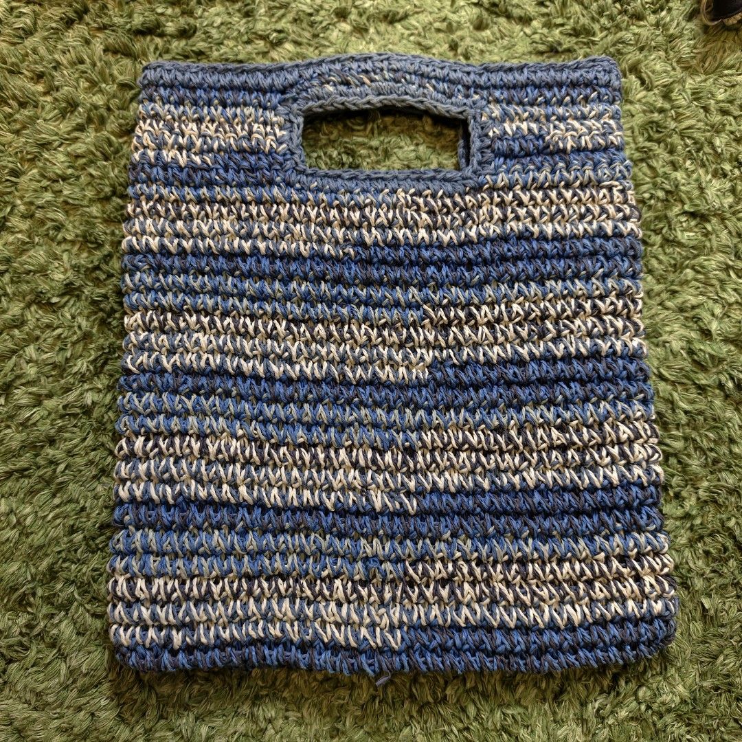 Crochet Handbag (Category: Beach Bags) located in Antipolo. Submitted by millennialthrifter (Listing ID 1464173140, Image 2). Description: 🔥CROCHET HAND BAG - 100 PESOS.