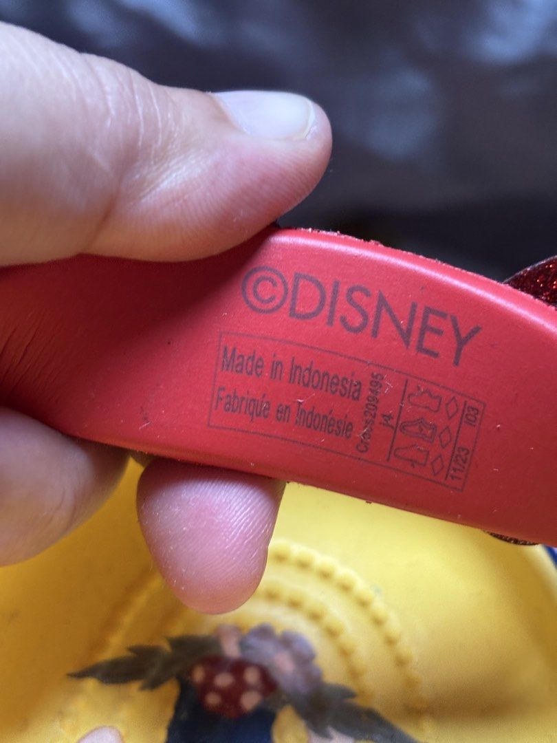Crocs (Category: Babies & Kids Fashion) located in Santa Rosa. Submitted by humpyscloset0730 (Listing ID 1464165335, Image 3). Description: Disney Princess Clogs 👑✨ Brand new & authentic, bought from the US 🇺🇸 Rare and super cute Disney Princess design! 💙💛❤️ 📌 Size J4 — approx. 22 cm 💰 eBay price is still ₱3,000+ — mine is only ₱1,500! 😍 ✨ Brand new / never used ✨ 100% authentic — I don’t buy or use replicas Rare design and super cute in 