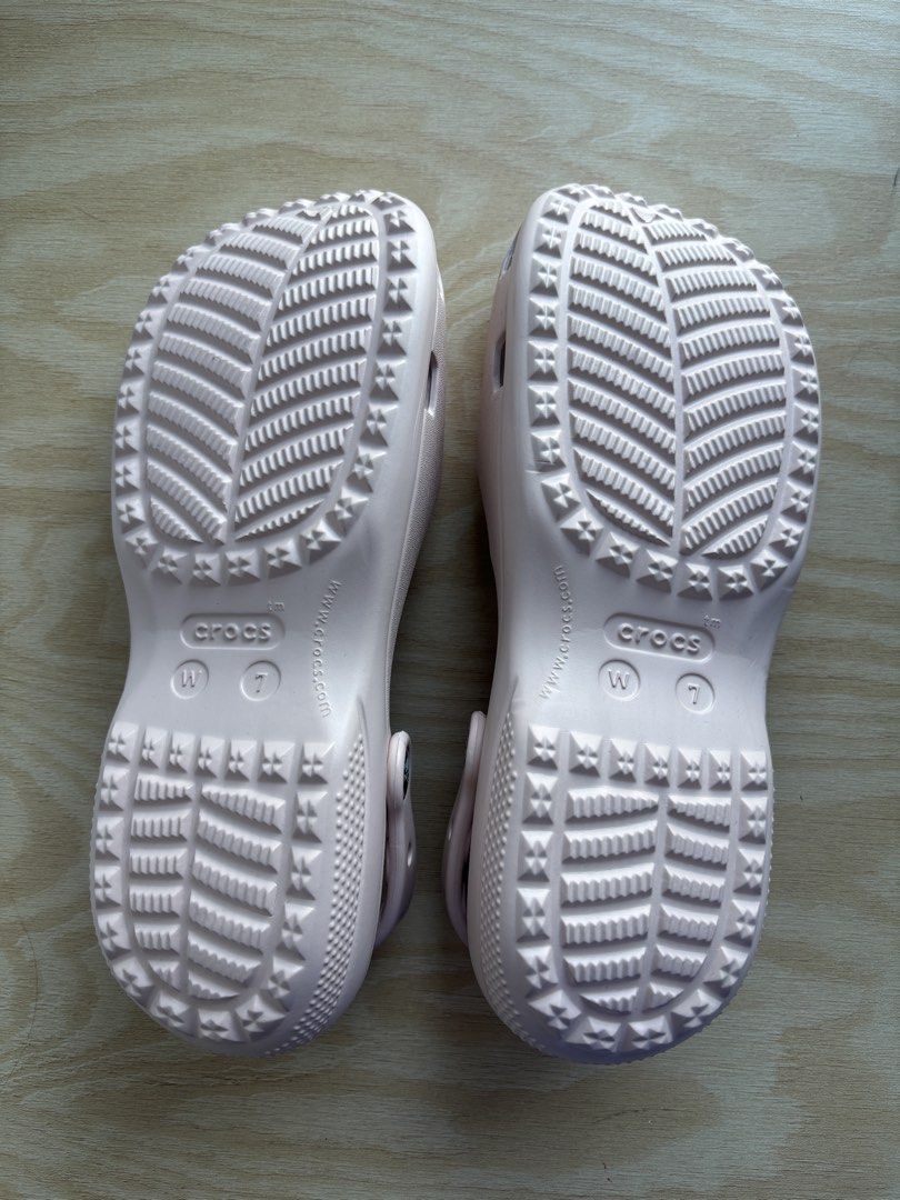 Crocs Ballet in Quartz - Size 7 (Category: Flats & Sandals) located in Manila. Submitted by smnthsy (Listing ID 1464197946, Image 3). Description: Not authentic.
