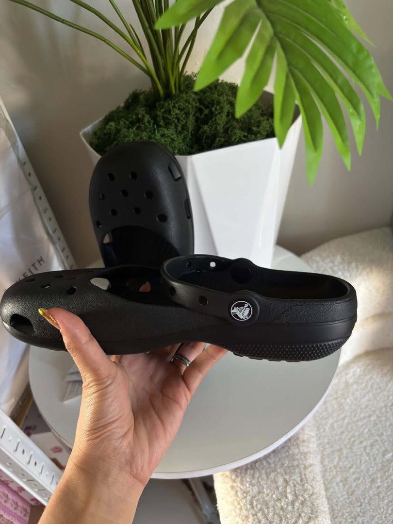 Crocs Ballet Shoes (Category: Slippers and slides) located in Guinobatan. Submitted by jadieee_young22 (Listing ID 1464303208, Image 2). Description: CROCS BALLET SHOES size: womens 8 • fresh from 🇻🇳 • no eco bag • actual photos | what you see is what you exactly get! • shipping nationwide isa nalang ‘to get nyo na po! 💗.