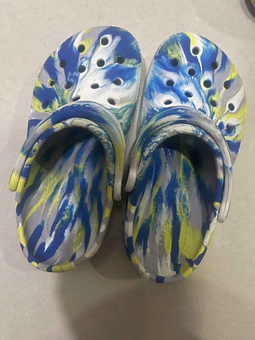 Crocs c10&C11 authentic (Category: Announcements) located in Manila. Submitted by handpickedcloths (Listing ID 1464303609, Image 3). Description: C10 C11 Aurhentic.