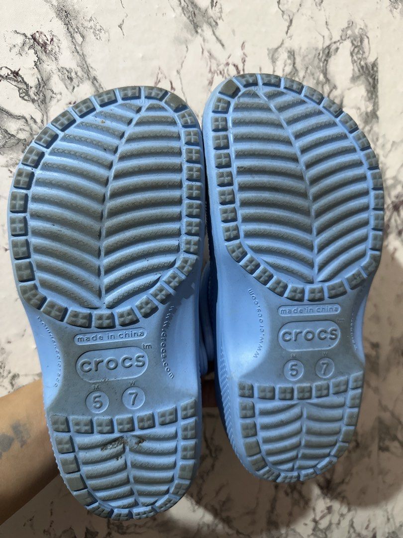 Crocs Classic Clogs (Category: Flats & Sandals) located in Manila. Submitted by kirayychii (Listing ID 1464226865, Image 3). Description: - Crocs Original Clogs - Authentic - Jibbitz are free - Used less than 5 times - Not abused and only needs cleaning - RFS: Wrong size.