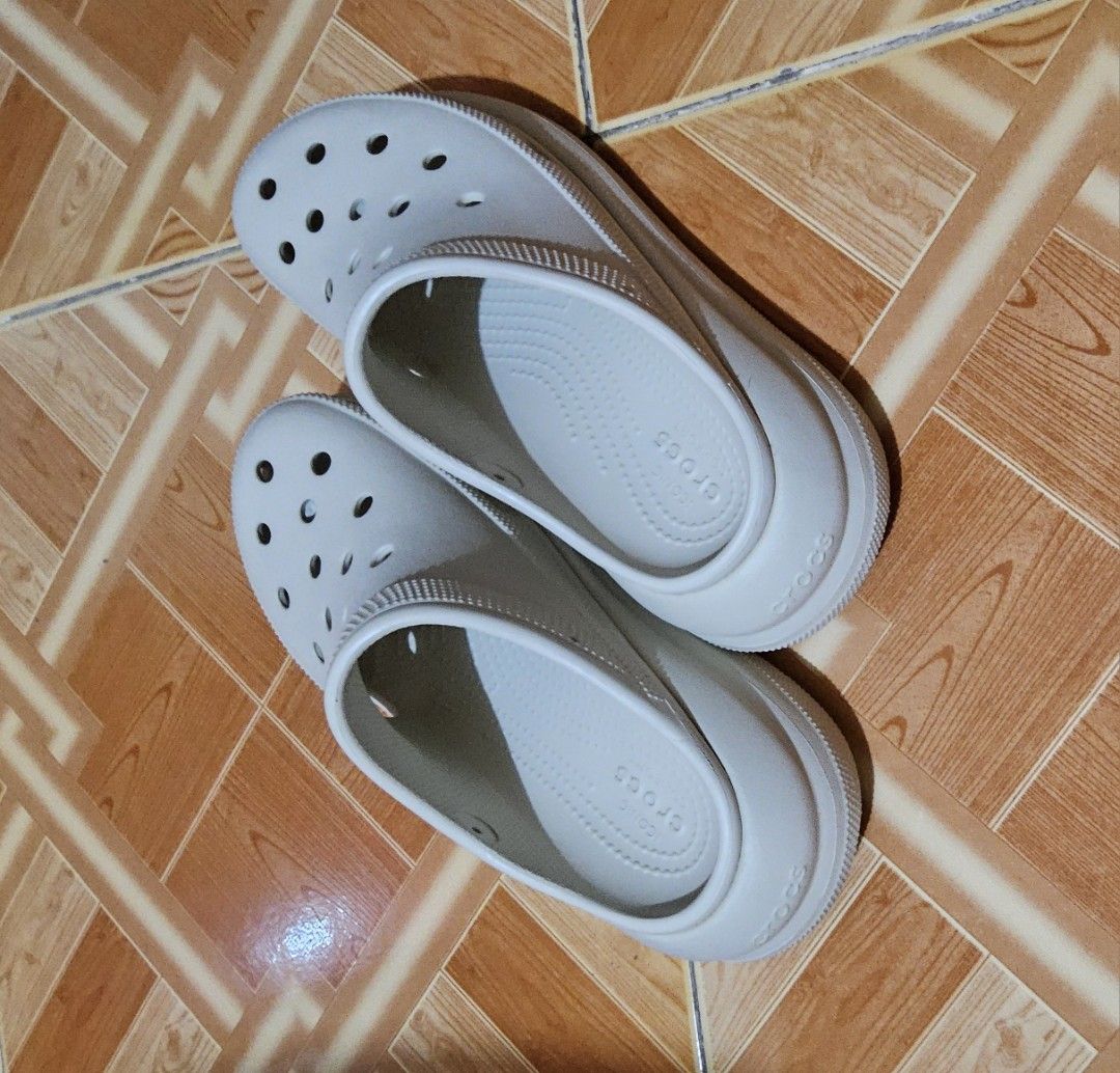 Crocs Classic Platform Clogs in Bone (Category: Slippers and slides) located in Quezon City. Submitted by ylb_preloves (Listing ID 1464211679, Image 2). Description: PLEASE READ DESCRIPTION FIRST. TNX!! For Sale: Original Crocs Classic Platform Clog * Color: Bone * Size: W8, M6 * The body of the clog has no defects, except for the straps that I intentionally removed because they kept snagging on each other whenever I walk. The straps have no defe