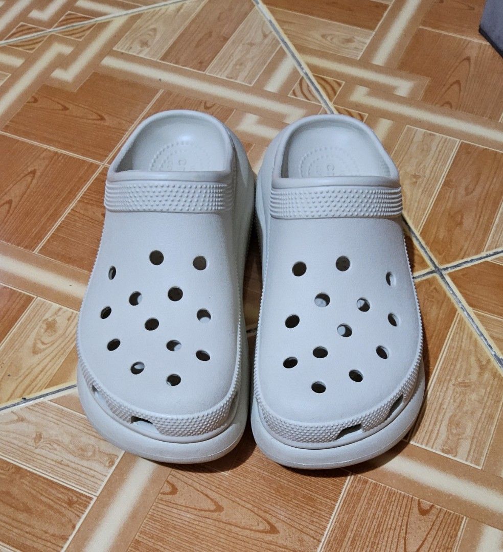 Crocs Classic Platform Clogs in Bone (Category: Slippers and slides) located in Quezon City. Submitted by ylb_preloves (Listing ID 1464211679, Image 1). Description: PLEASE READ DESCRIPTION FIRST. TNX!! For Sale: Original Crocs Classic Platform Clog * Color: Bone * Size: W8, M6 * The body of the clog has no defects, except for the straps that I intentionally removed because they kept snagging on each other whenever I walk. The straps have no defe