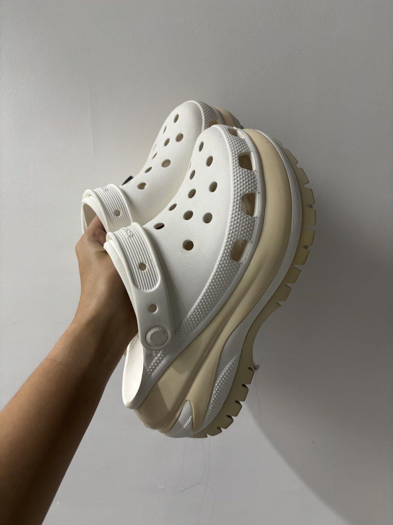 Crocs Mega Crush Clog (Category: Sandals) located in Hermosa. Submitted by _hkrrrr (Listing ID 1464268889, Image 3). Description: Size: M4/W6 - Has some minor scratches but barely visinle - RFS: decluttering Bought for 4,745.