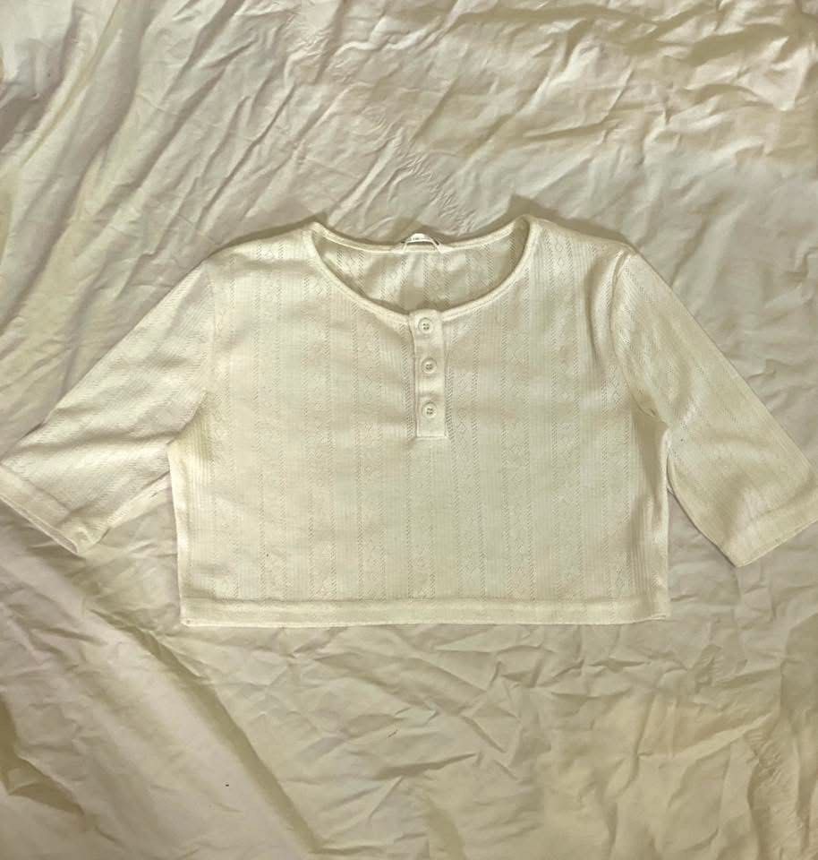 crop top (Category: Others Tops) located in Binalonan. Submitted by vpieces (Listing ID 1464312646, Image 1). Description: .