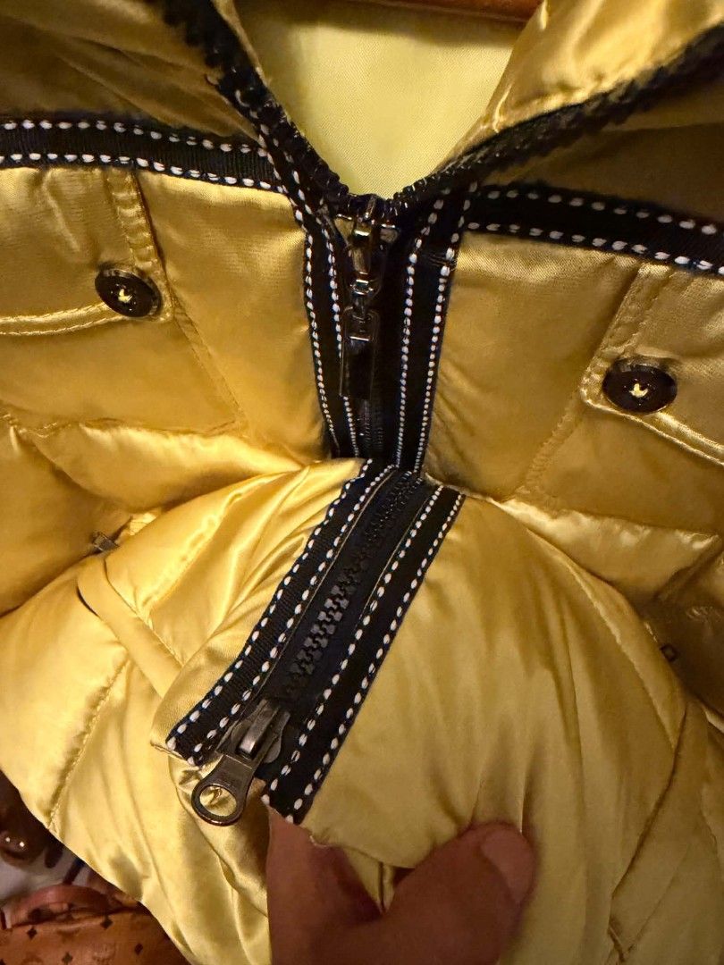 Cropped Puffer Jacket (Category: Activewear) located in Cavite. Submitted by naiv.wardrobe_studioco. (Listing ID 1464244549, Image 2). Description: ❗FOR SALE❗ Autumn Mist Cropped Puffer Jacket ✔️pang y2k mo ✔️full zip, hanggang hood W - 22 L - 24 SL - 25 no issue Price: 450 nego 📍GMA, Cavite 🚚via Jnt.