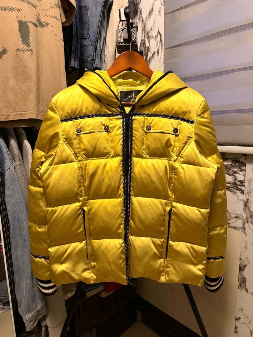 Cropped Puffer Jacket (Category: Activewear) located in Cavite. Submitted by naiv.wardrobe_studioco. (Listing ID 1464244549, Image 1). Description: ❗FOR SALE❗ Autumn Mist Cropped Puffer Jacket ✔️pang y2k mo ✔️full zip, hanggang hood W - 22 L - 24 SL - 25 no issue Price: 450 nego 📍GMA, Cavite 🚚via Jnt.