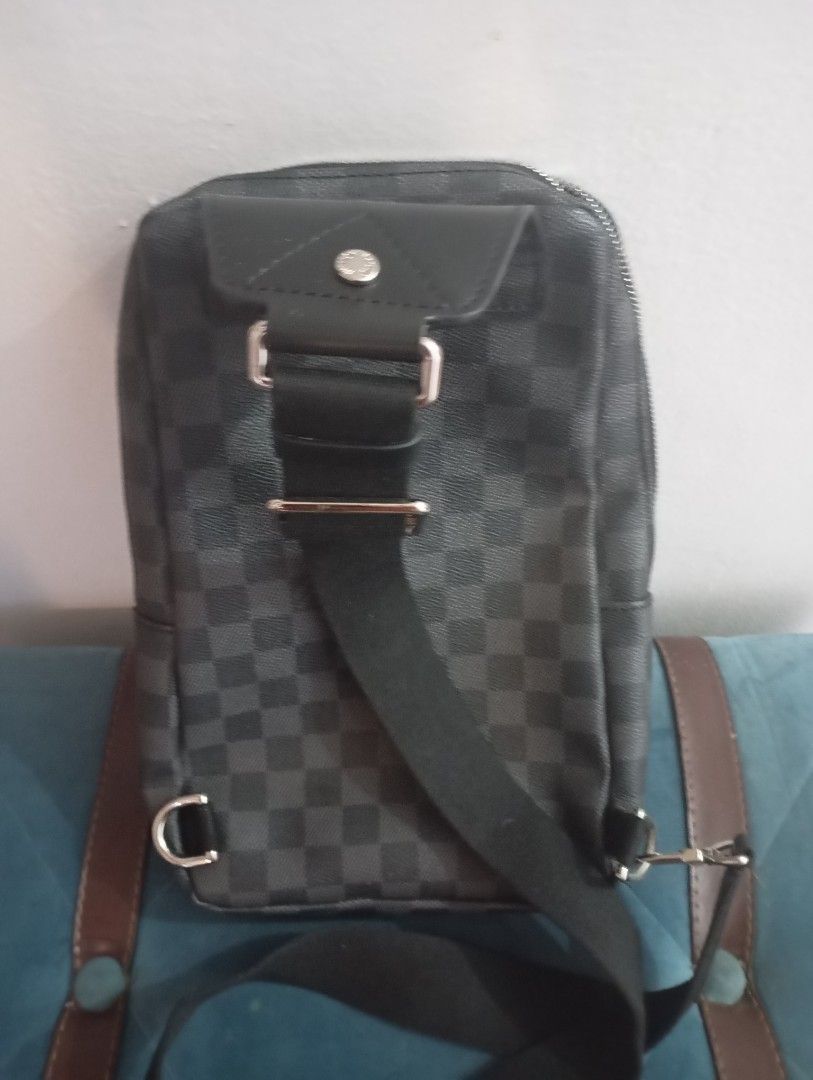 Cross bag (Category: Sling Bags) located in Las Pinas. Submitted by the_recycle_shop (Listing ID 1464145341, Image 3). Description: Leather material Slightly used HQR with code.