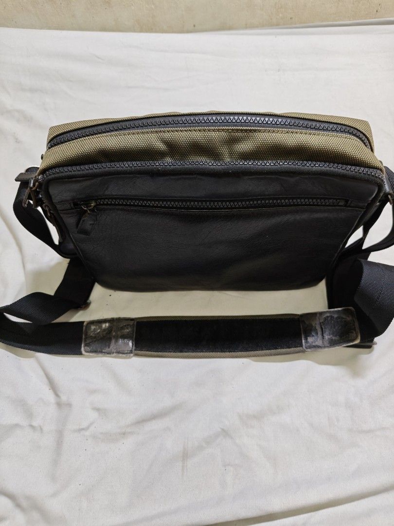 Cross body Lanvin Genuine Leather Bag (Category: Sling Bags) located in Isulan. Submitted by jaysthrift (Listing ID 1464227729, Image 2). Description: -Lanvin - Made in Japan - Main zip compartment - Front zip pocket - Interior organization pockets - Leather accents and strap details - Shows some wear on strap hardware and edges (as pictured) - Ideal for daily use -issue nasa last pic.