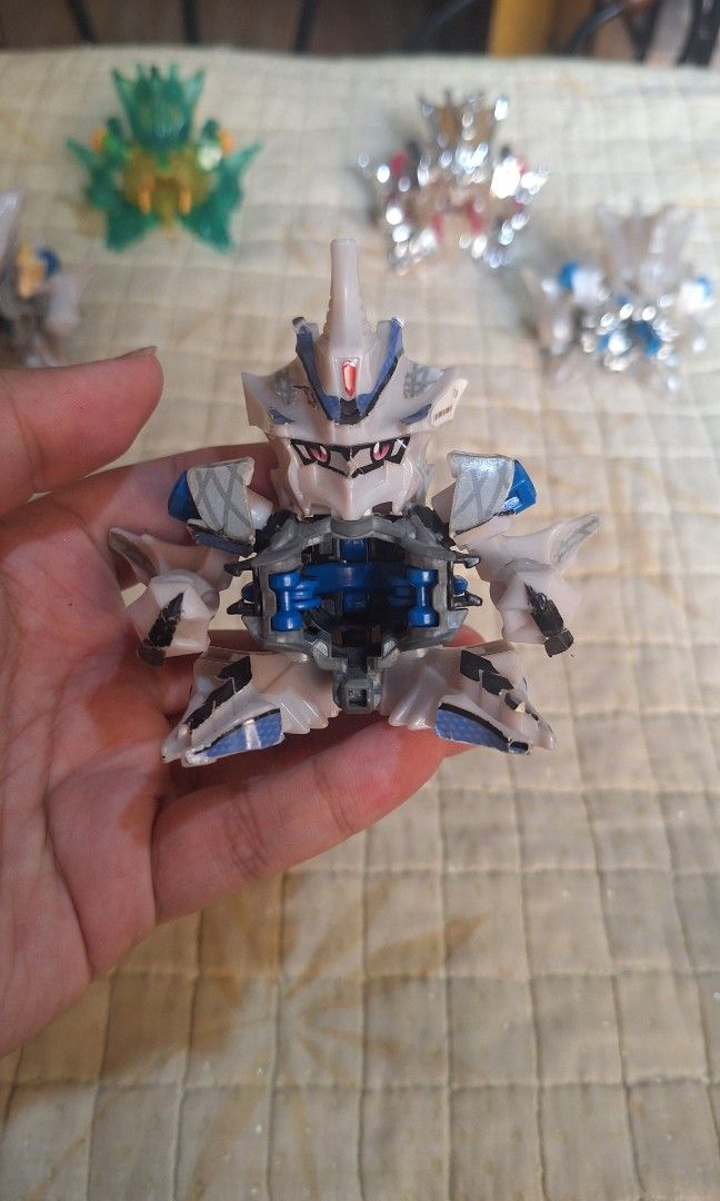 CrossFight B-Daman Dravise Set (Category: Interactive Toys) located in Manila. Submitted by merchntoys (Listing ID 1464221423, Image 2). Description: Set Includes Metal Core Rev Dravise Pearl Rev Dravise Slot Dravise Spin Dravise Hasbro Dravise.